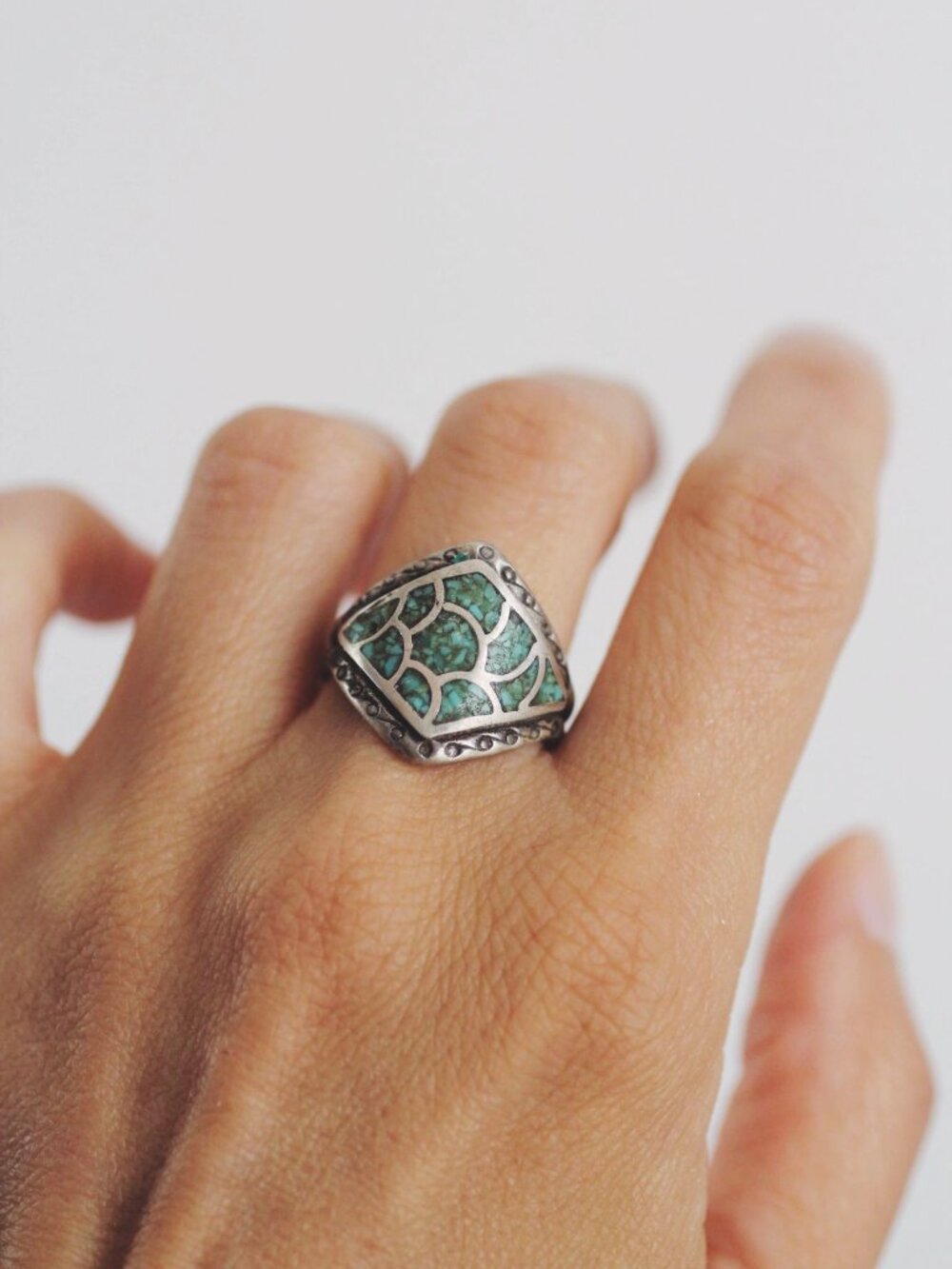 Vintage Sterling Silver Turquoise Chip Ring Fish Scale Inlay Mosaic Pattern Nati